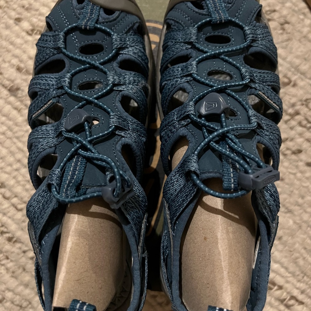 NIB Keen whisper sandals smoke blue size 8/38.5